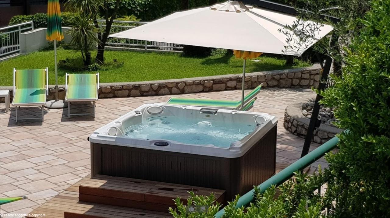 Appartamenti Villa Clivia Limone sul Garda Luaran gambar
